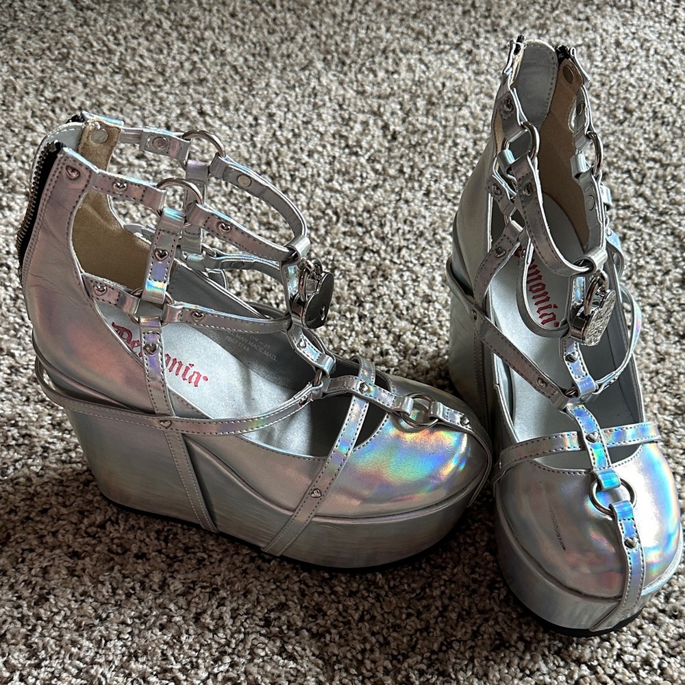 Demonia Poison-25 Holographic 5” Platforms Size 7